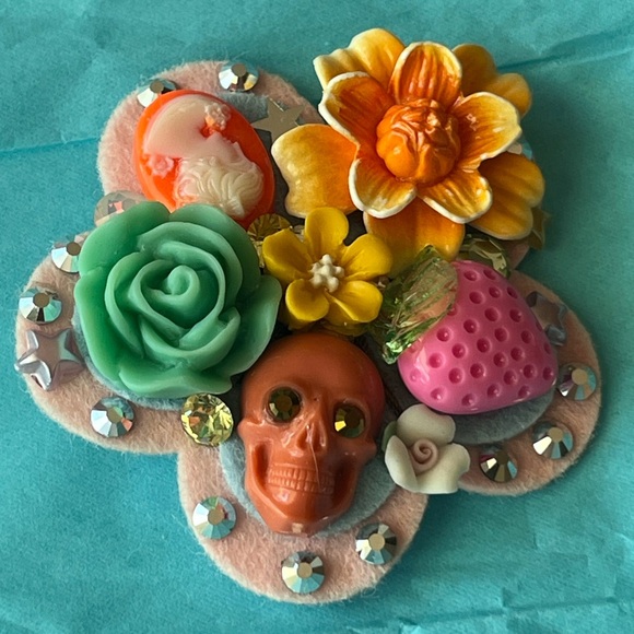 πππΌ  TARINA TARANTINO TRINKET HAIR CORSAGE πΌππ NWT ππΌπ - Picture 15 of 16